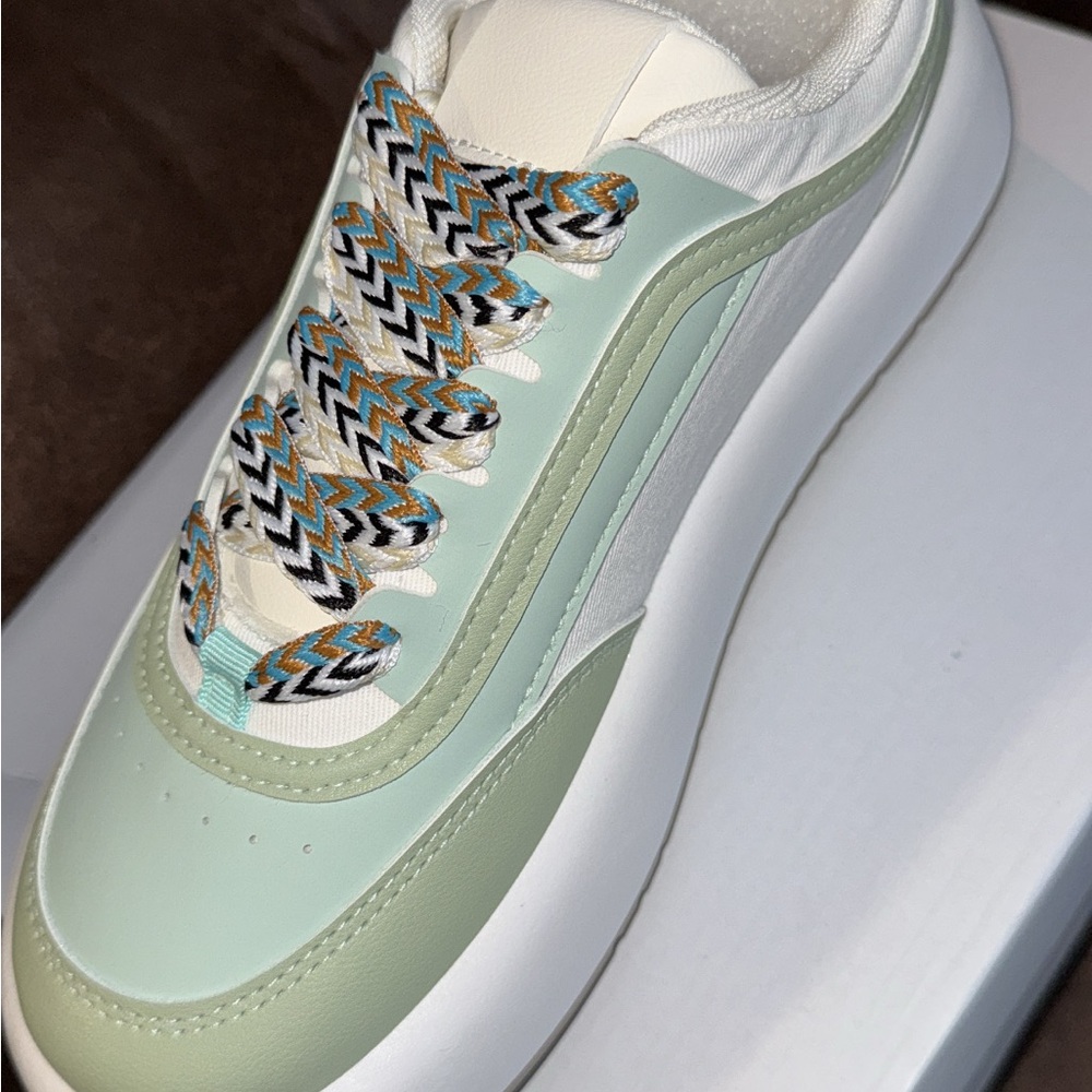 Stylish Mint Green Women's Sneakers